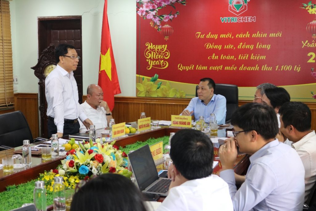Ông Văn Đình Hoan - Tổng giám đốc Công ty báo cáo kế hoạch sản xuất kinh doanh 6 tháng đầu năm 2019