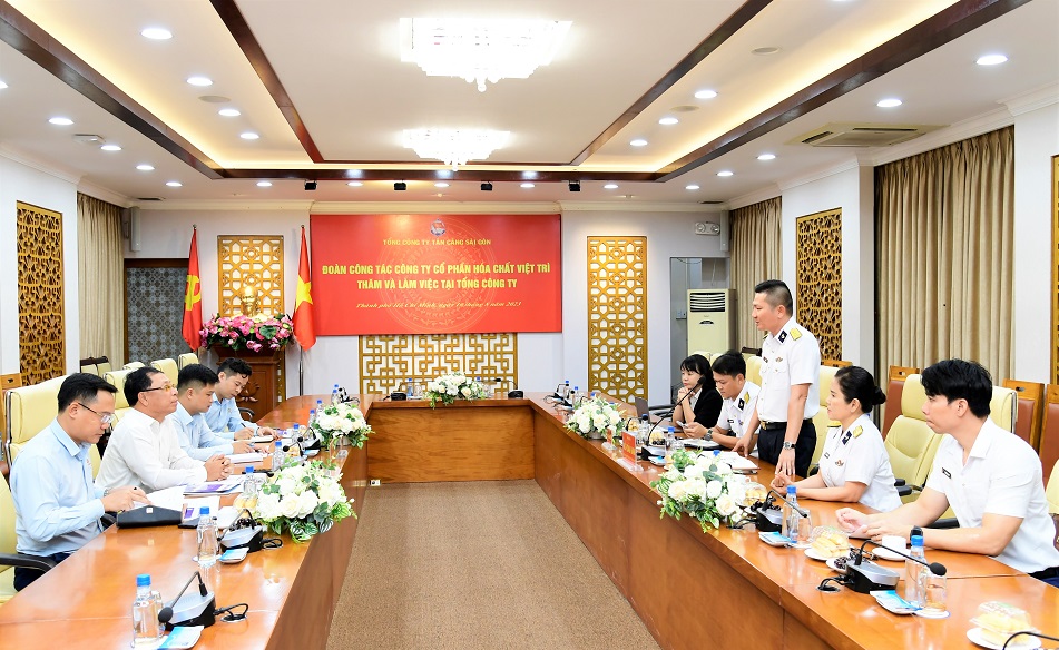 Đoàn công tác Công ty cổ phần hóa chất Việt Trì thăm và làm việc tại Tổng công ty Tân cảng Sài Gòn